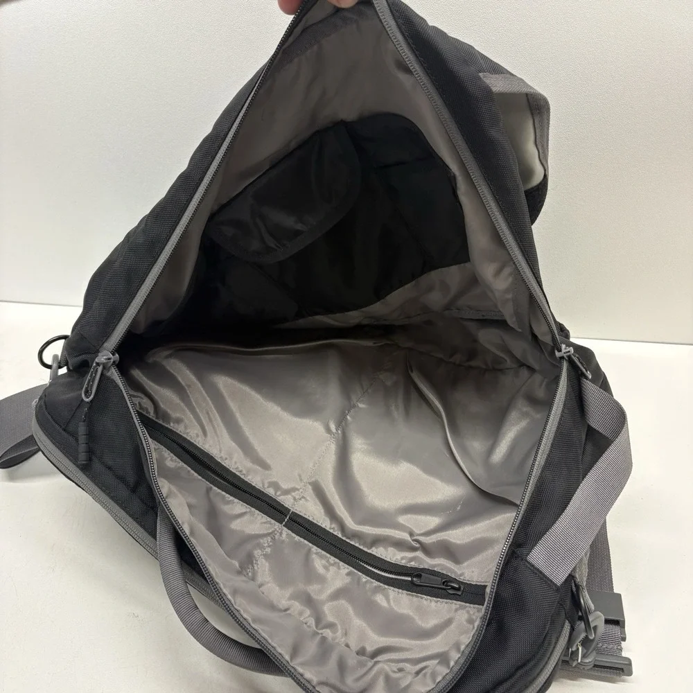 Timbuk2 Medium Messenger Laptop Bag Black Gray Crossbody Shoulder Briefcase